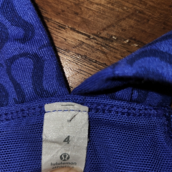 Lululemon Tank Top Blue Mesh Workout Back Pocket Stretch Top Size (4) - Picture 4 of 6